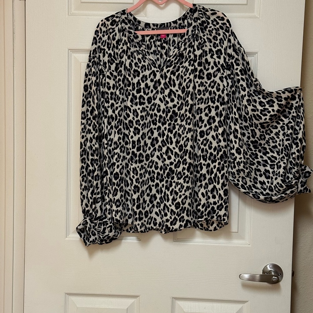 Brand new Vince Camuto blouse. Size 1X, never worn, animal print blouse. - Picture 3 of 3